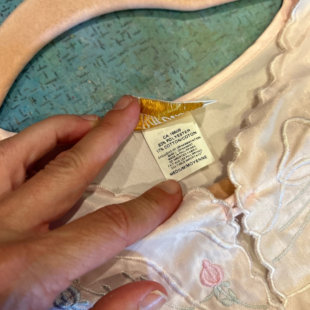 Dainty Sweet Vintage Nightgown - Picture 8 of 13